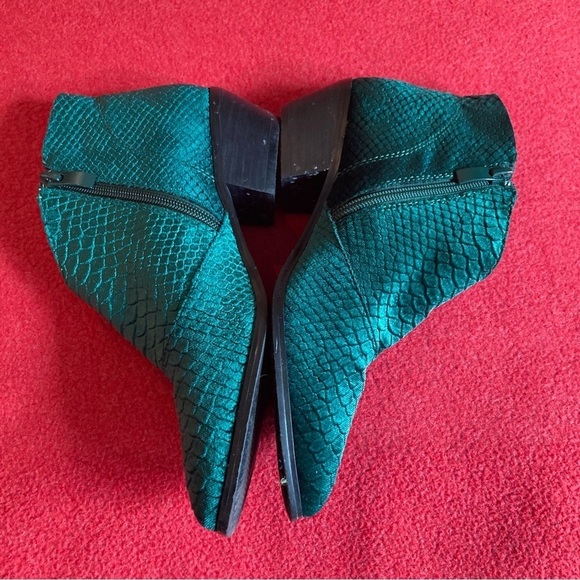 VERY VOLATILE Sz 8 Kyra Ankle Snake Skin Pattern Velvet Boots - Picture 8 of 12